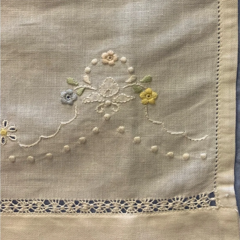 Elegant Embroidered White Guest Hand Towel